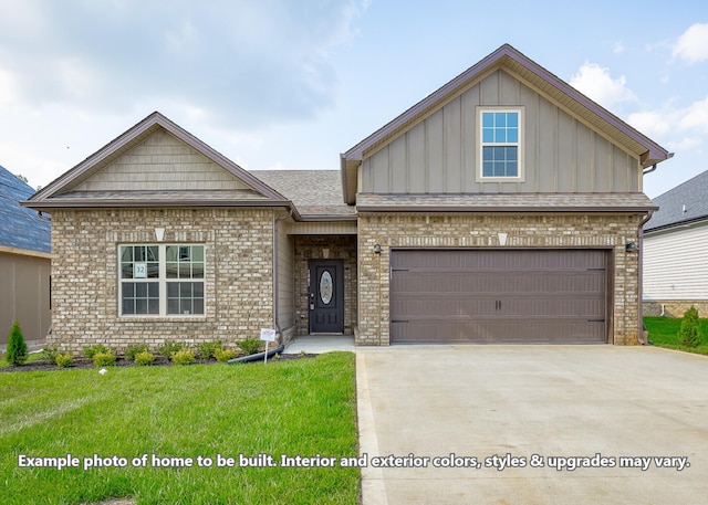 914 Vendue Ave, Clarksville, TN 37042 - craftsman house featuring board and batten siding, brick siding, driveway, and a front lawn
