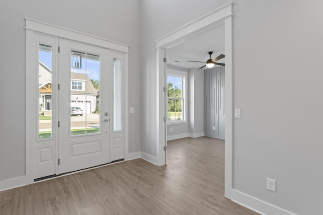 316 Campfire Ct, Winchester, TN 37398 - foyer entrance featuring wood finished floors and ceiling fan