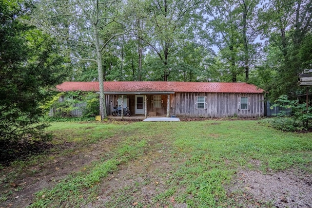 366 Ridge Rd, Westpoint, TN 38486 - ranch-style house featuring covered porch and a front yard