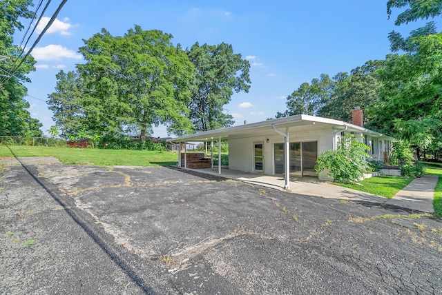 1872 River Rd, Clarksville, TN 37040 - view of front of home featuring a chimney, stucco siding, and driveway