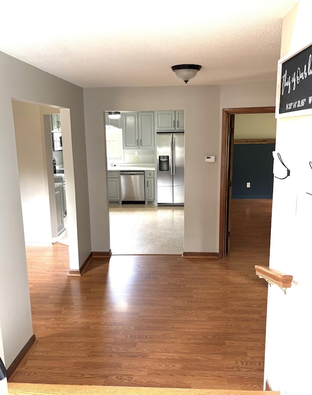 806 Sharon Cir, Lawrenceburg, TN 38464 - kitchen featuring stainless steel appliances, light wood-style floors, light countertops, and a textured ceiling