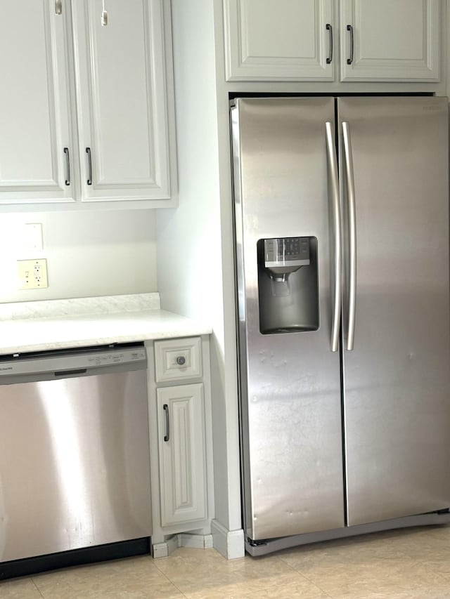 806 Sharon Cir, Lawrenceburg, TN 38464 - kitchen featuring stainless steel appliances, light countertops, and white cabinets
