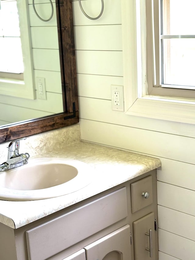 806 Sharon Cir, Lawrenceburg, TN 38464 - bathroom with vanity