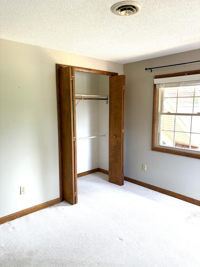 806 Sharon Cir, Lawrenceburg, TN 38464 - unfurnished bedroom featuring carpet floors, a closet, and a textured ceiling