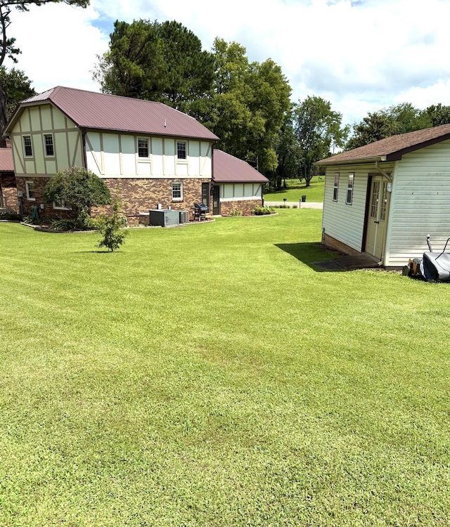 806 Sharon Cir, Lawrenceburg, TN 38464 - view of green lawn