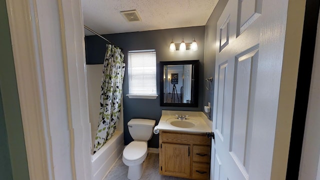 308 Eli Ct, Columbia, TN 38401 - full bath with vanity, a textured ceiling, and shower / bath combo