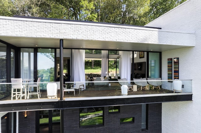 4606 Shys Hill Rd, Nashville, TN 37215 - exterior space featuring brick siding