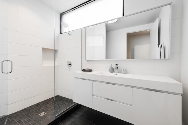 4606 Shys Hill Rd, Nashville, TN 37215 - bathroom featuring a shower stall, vanity, and tile patterned floors