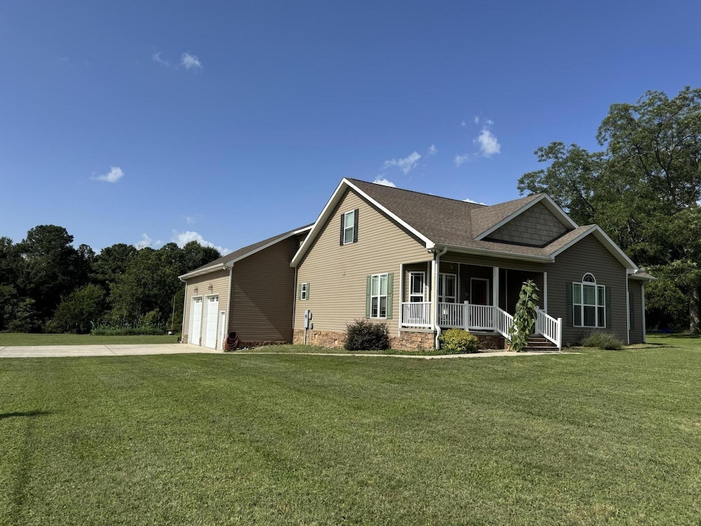 292 District Line Rd, Trenton, GA 30752 - view of front of home featuring a porch, driveway, a garage, and a front lawn