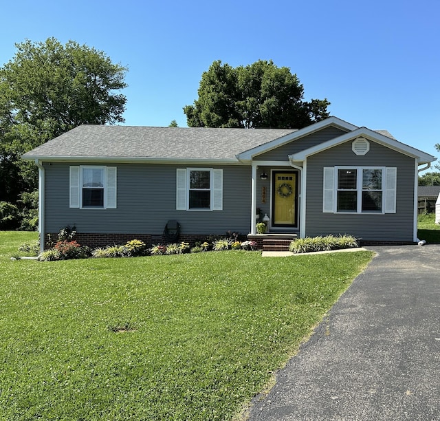 3494 Dusty Ln, Hopkinsville, KY 42240 - single story home featuring a front yard and a shingled roof