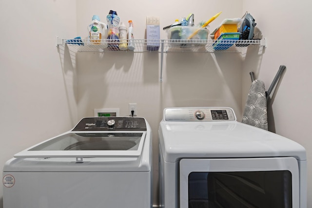 622 Birdie Dr, Spring Hill, TN 37174 - laundry room with washer and clothes dryer