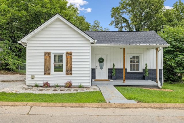 819 Woodside St, Columbia, TN 38401 - bungalow-style home featuring a shingled roof, covered porch, and board and batten siding