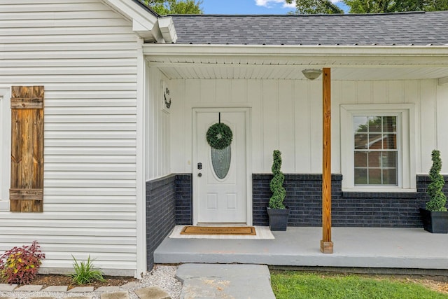 819 Woodside St, Columbia, TN 38401 - view of exterior entry featuring roof with shingles and covered porch
