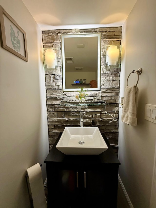 231 Overlook Pl, Columbia, TN 38401 - bathroom featuring vanity
