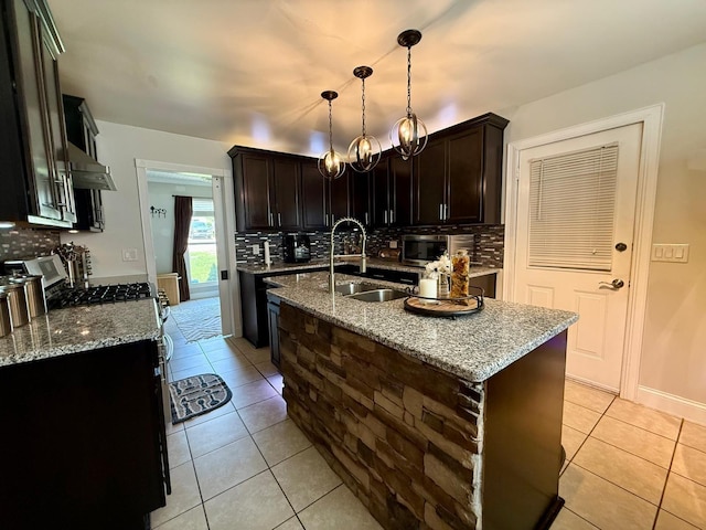 231 Overlook Pl, Columbia, TN 38401 - kitchen featuring backsplash and light tile patterned floors