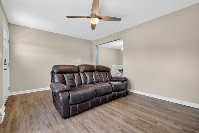609 Chrisman Dr, Clarksville, TN 37042 - living area with wood finished floors and a ceiling fan