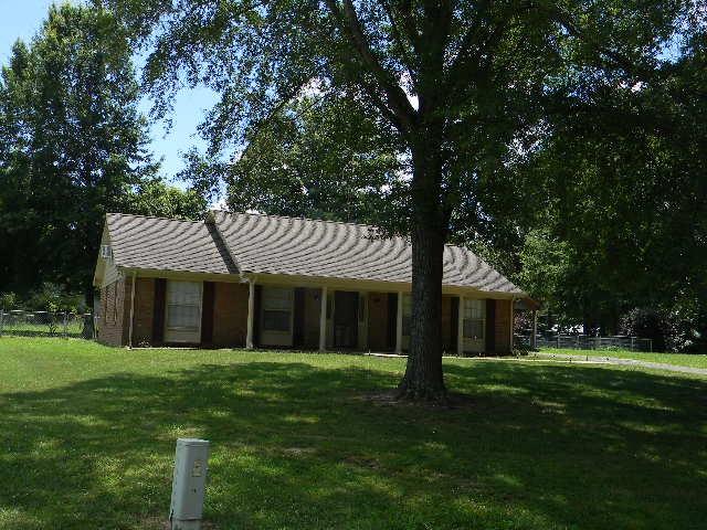 136 Park Cir, New Johnsonville, TN 37134 - photo 2