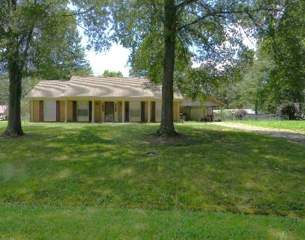 136 Park Cir, New Johnsonville, TN 37134 - photo 1
