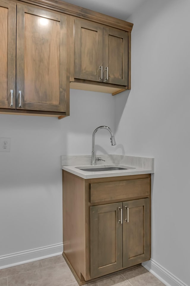 418 Stonemeadow Rd, Clarksville, TN 37043 - laundry area with a sink and light tile patterned floors