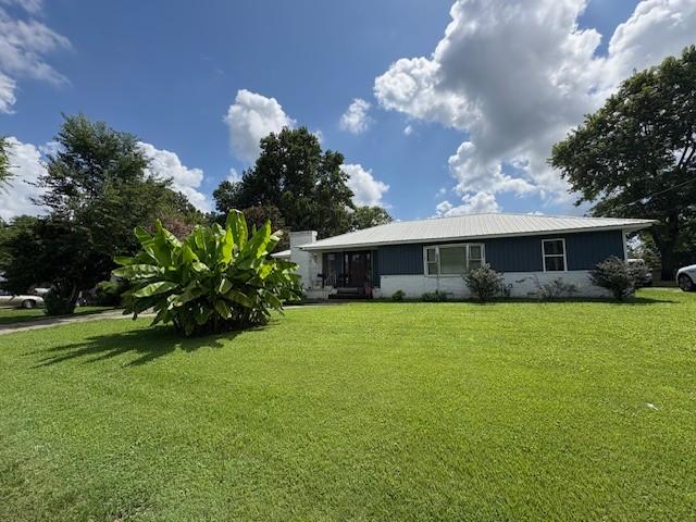 102 Thorogood St, Cowan, TN 37318 - view of front facade featuring a front lawn