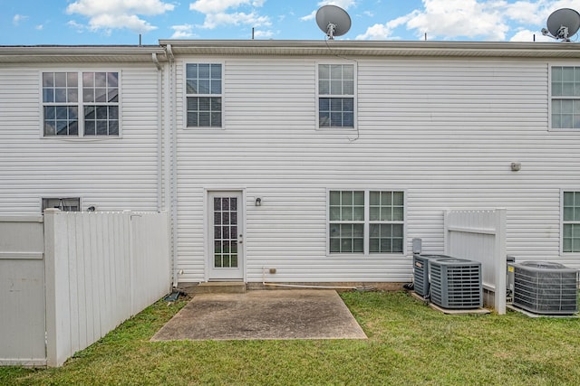 4817 Laura Jeanne Blvd, Murfreesboro, TN 37129 - rear view of house with a patio area