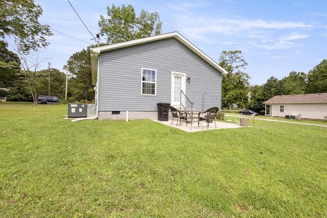 332 Riddle Ln, Estill Springs, TN 37330 - rear view of property with a patio area, crawl space, a yard, and entry steps