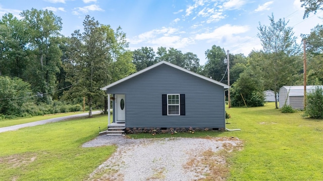 332 Riddle Ln, Estill Springs, TN 37330 - bungalow featuring a front yard and crawl space