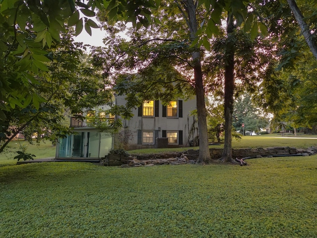 204 Fisher Ave, Carthage, TN 37030 - rear view of property with a lawn