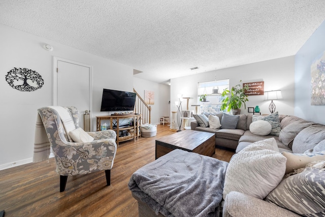 3506 New Windsor Ct, Antioch, TN 37013 - living area with wood finished floors and a textured ceiling
