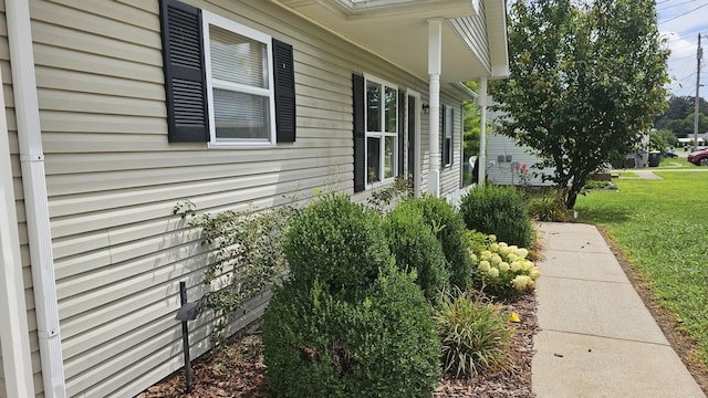 1949 Timberline Cir, Oak Grove, KY 42262 - view of side of property with a lawn