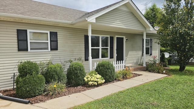 1949 Timberline Cir, Oak Grove, KY 42262 - view of front facade featuring roof with shingles and a front lawn