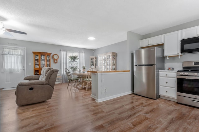 109 Saint Margarett Cir, Columbia, TN 38401 - kitchen with appliances with stainless steel finishes, open floor plan, white cabinets, a peninsula, and ceiling fan
