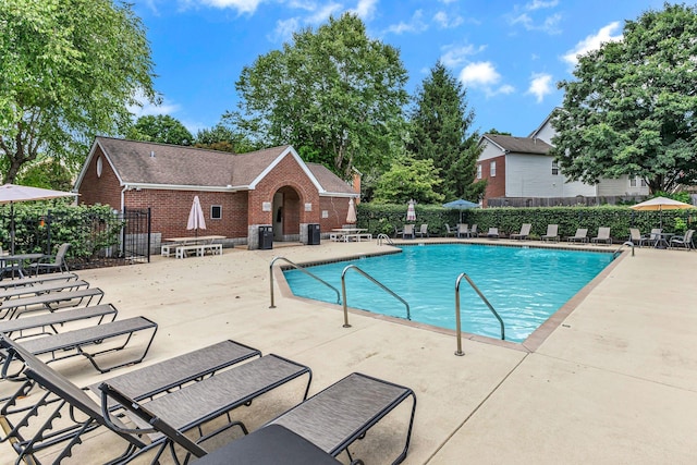 205 Seneca Ct, Franklin, TN 37067 - community pool featuring a patio