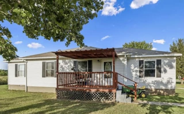 537 Isbell Ln, Decherd, TN 37324 - view of front of house with a front lawn and a pergola