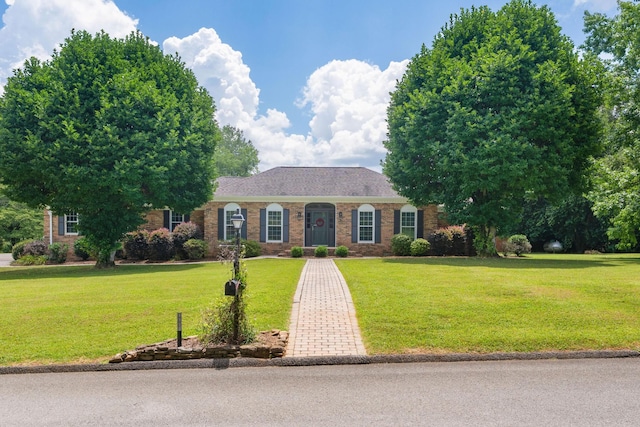 3351 Oak Burr Dr, Chattanooga, TN 37419 - ranch-style house with a front lawn and brick siding