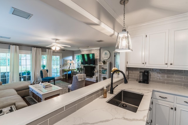 818 W Clark Blvd, Murfreesboro, TN 37129 - kitchen featuring open floor plan, white cabinets, hanging light fixtures, backsplash, and crown molding