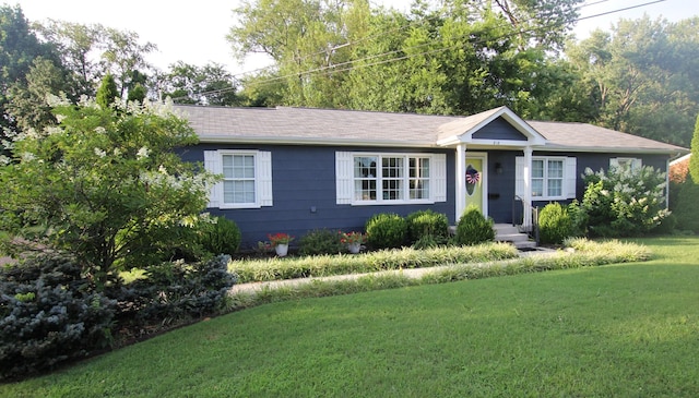 818 W Clark Blvd, Murfreesboro, TN 37129 - ranch-style home with a front lawn
