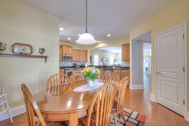 154 Salient Ln, Mount Juliet, TN 37122 - dining space featuring light wood-style flooring, recessed lighting, and arched walkways