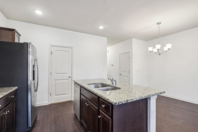 3927 Cannonsgate Ln, Murfreesboro, TN 37128 - kitchen featuring appliances with stainless steel finishes, a chandelier, dark wood-type flooring, pendant lighting, and a kitchen island with sink