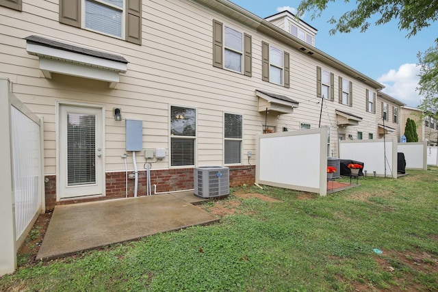 3927 Cannonsgate Ln, Murfreesboro, TN 37128 - rear view of property featuring a patio and brick siding
