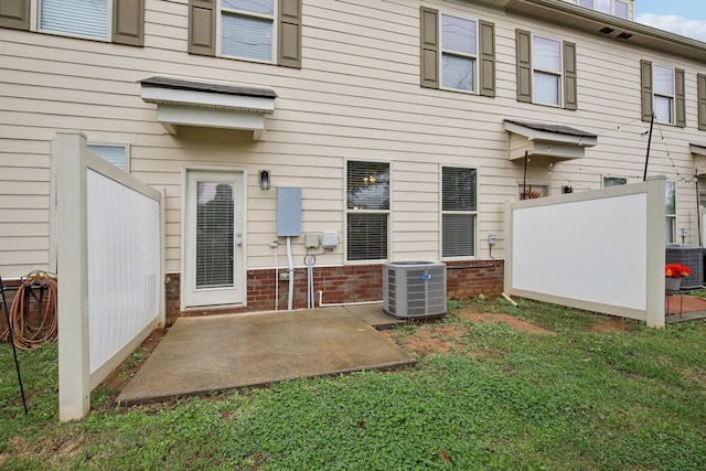 3927 Cannonsgate Ln, Murfreesboro, TN 37128 - rear view of property featuring brick siding and a patio area