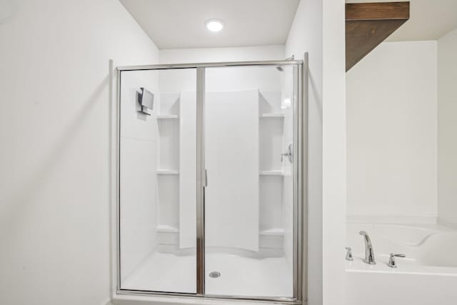 3927 Cannonsgate Ln, Murfreesboro, TN 37128 - full bath with a stall shower and a bath
