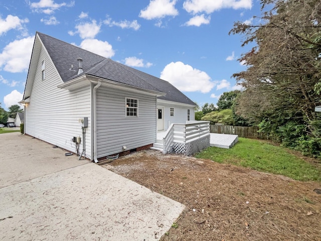 2919 Sams Ct, Spring Hill, TN 37174 - back of property with a shingled roof and a wooden deck