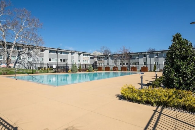 1900 Richard Jones Rd Unit X2, Nashville, TN 37215 - community pool featuring a residential view and a patio