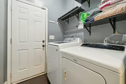 1604 Yarmouth Ct, Old Hickory, TN 37138 - laundry area with washing machine and clothes dryer