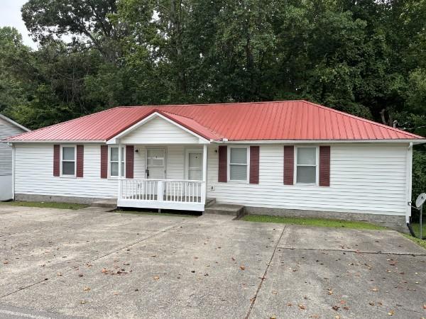 136 N Poole St, Ashland City, TN 37015 - photo 2