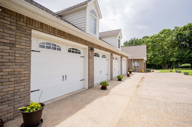 627 Eastbrook Rd, Estill Springs, TN 37330 - garage featuring driveway
