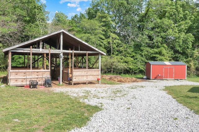 6685 Lynchburg Rd, Winchester, TN 37398 - view of yard with a shed