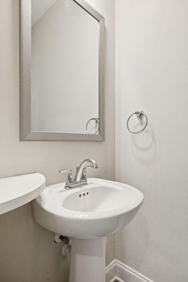 2237 Pathfinder Dr, Murfreesboro, TN 37127 - bathroom with baseboards