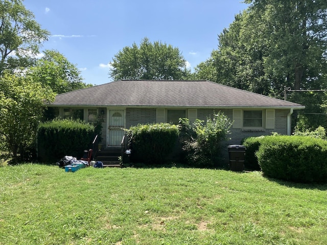 4013 Ridgemont Dr, Nashville, TN 37207 - ranch-style home with brick siding and a front yard
